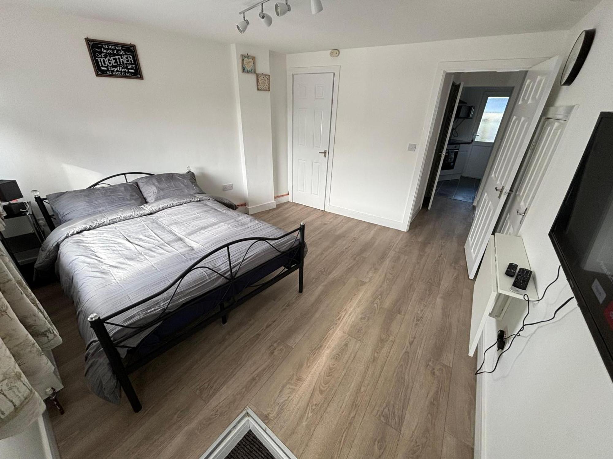 Modern & Cozy Gem - 10Min To City Center - Parking York Exterior photo